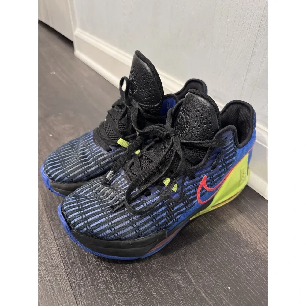 Nike LeBron Witness Size Unknown Size‎ (Size Tags removed) Estimated Mens 7